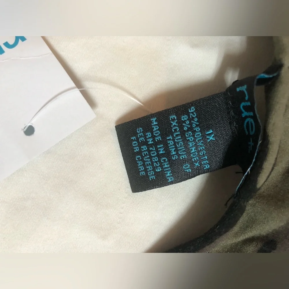 RUE 21 CAMO TANK TOP - Picture 4 of 6